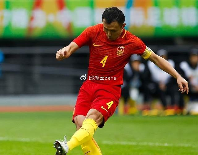 中超第27轮：长春亚泰客场0-2溃败，国脚范晓冬直播怒斥
