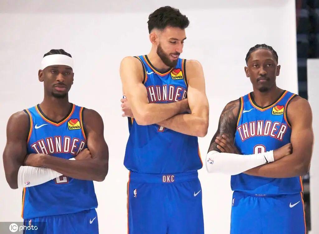 NBA新赛季：雷霆68胜卫冕路遇群雄围剿，火箭签下凯文杜兰特引爆争议