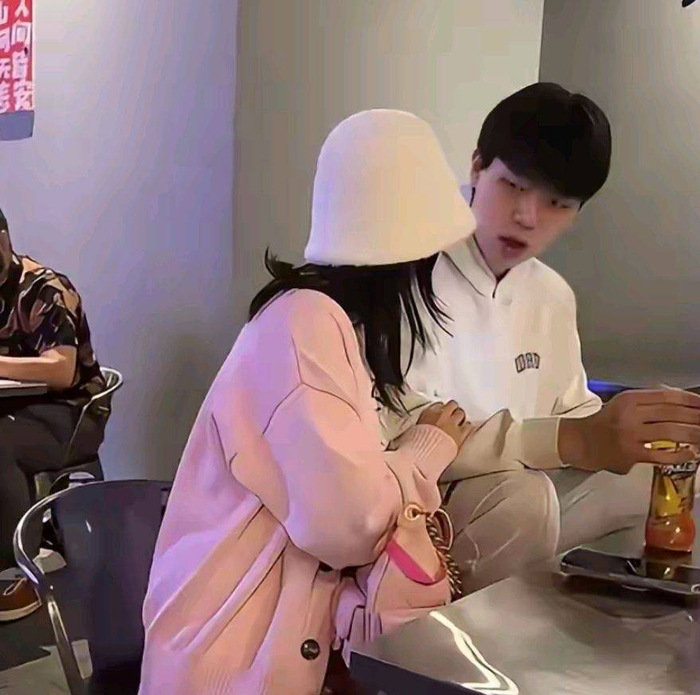 NBA新秀杨瀚森15分钟3分3失误6犯，20岁谁还敢把责任推给“红颜”？