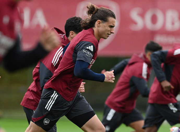 欧冠联赛3场连夜开战：曼城明晨3:00客战比利亚雷亚尔