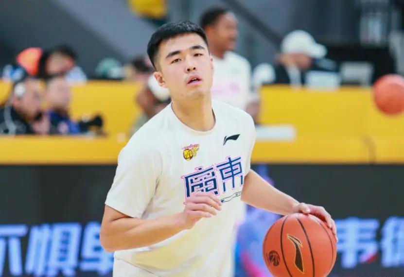 CBA热身赛121比73！广东大胜，张文逸26分暴走引争议