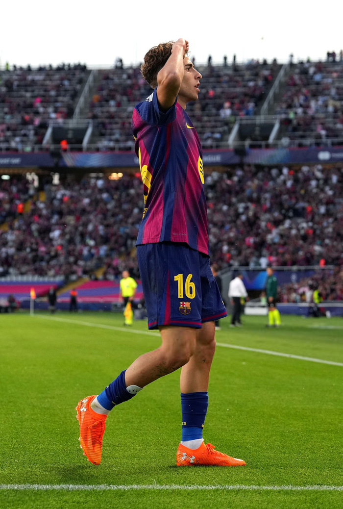 欧冠:巴塞罗那6比1狂胜奥林匹亚科斯,费尔明帽子戏法震撼登场