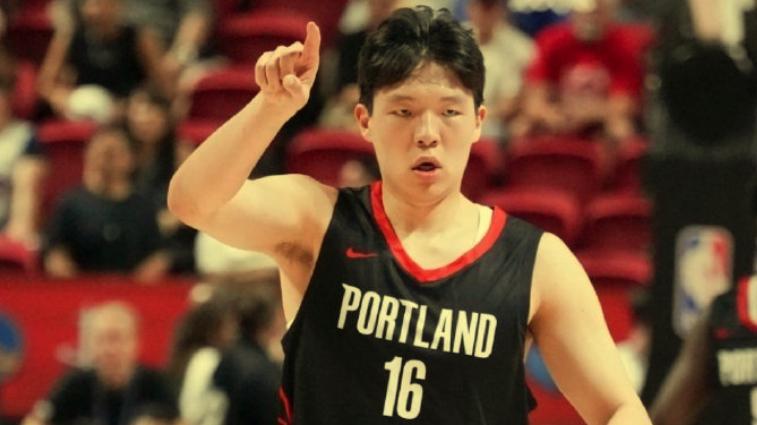 NBA明天首秀在即：杨瀚森或拿5分2板，能否比肩易建联9分？