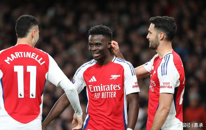 英超：阿森纳盯上拉菲尼亚，28岁巴萨边锋续约到2028年