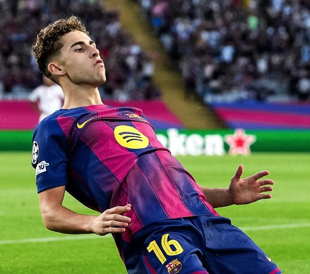 欧冠9场43球狂欢！巴塞罗那6-1、巴黎7-2掀翻战局