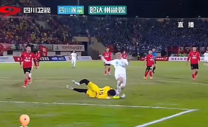 四川省足球城市联赛：达州川汉子2:1险胜遂宁 李天承成守门英雄