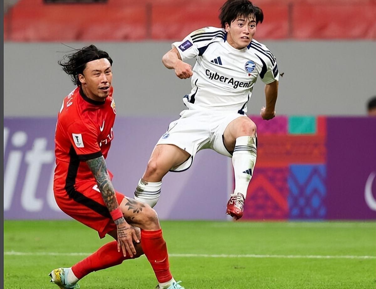亚冠：上海海港主场0-2失利，三轮2负1平数据尴尬曝光