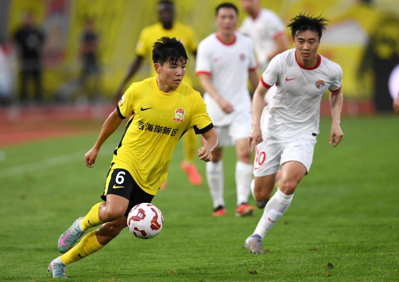 英超梦点燃？徐彬谈中超青岛西海岸的3大变化