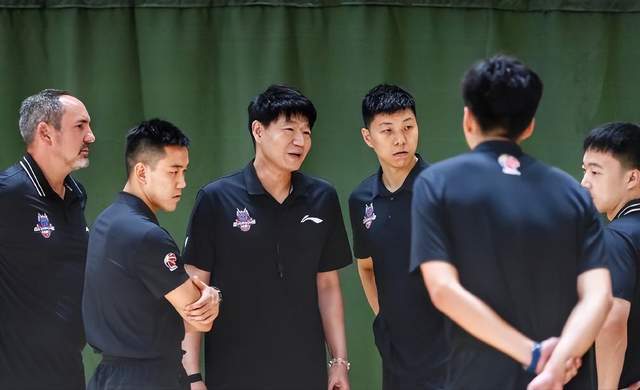 cba新赛季：鲍威尔25.5回归，山东男篮锁定12月13日首战