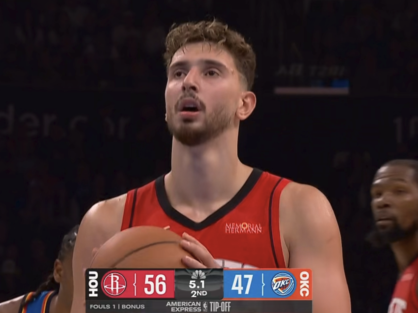 NBA揭幕战125-124：雷霆险胜火箭，申京39分震撼全场