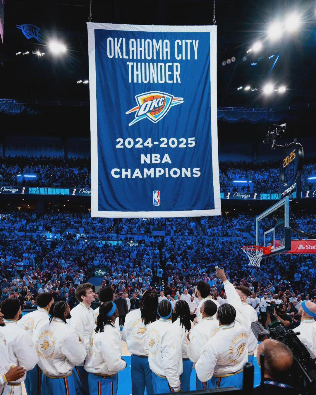 NBA揭幕战125-124！雷霆队险胜火箭的两次绝杀戏码