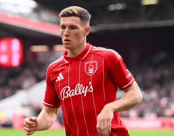 英超争夺战白热化：曼联、曼城切尔西抢夺23岁安德森