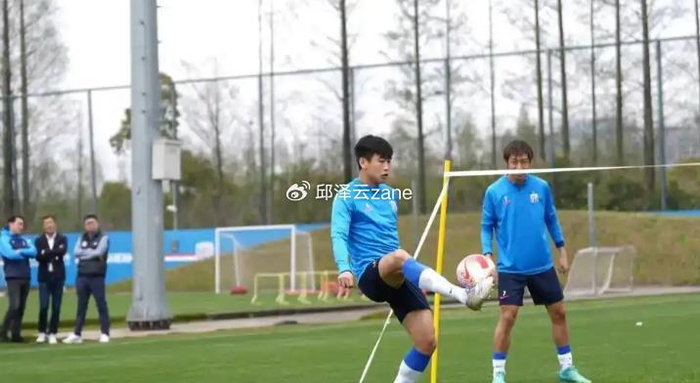 中超盼望重燃：戴伟浚消失整整1年，上海申花与国足都在等他回归