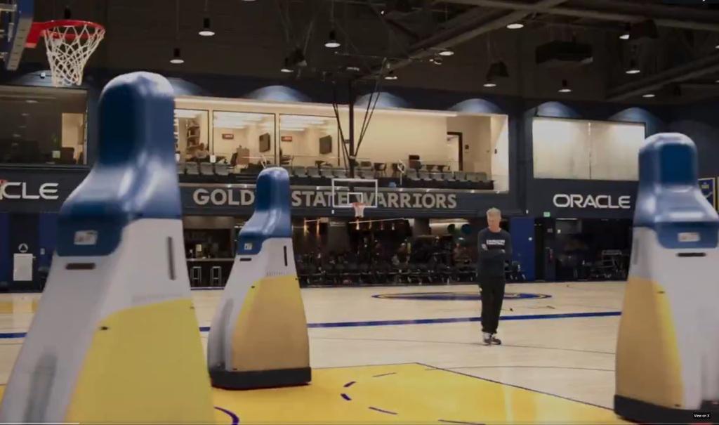 NBA变身科技公司25年：库班、萧华如何改写篮球生态