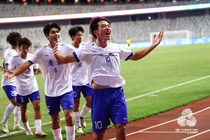 十五运会激战：广东队2-1险胜湖北，宝安体育场送四强门票