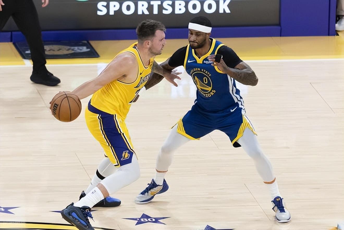 NBA揭幕战：勇士胜湖人10分，库里23分格林与霍福德各司其职