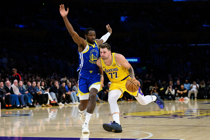 东契奇43分12板9助，NBA独行侠今晚再显MVP统治力