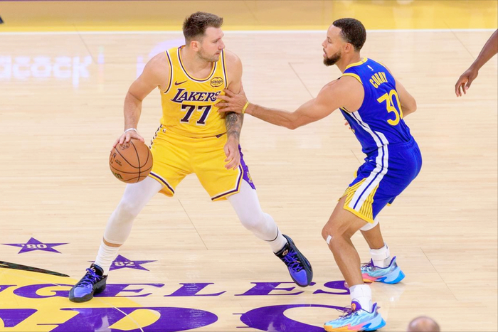 NBA揭幕 东契奇43分12板9助仍取胜 湖人露出1个巨大问题