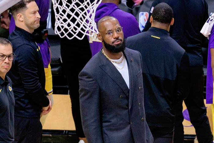 NBA勇士119比109湖人：东契奇43分难救詹姆斯场边提前离场