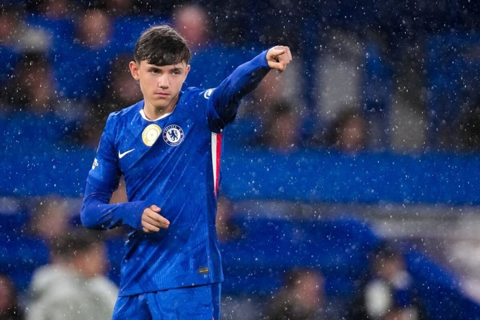 欧冠切尔西5-1痛击阿贾克斯，17岁雷吉-沃尔什第66分钟首秀写历史