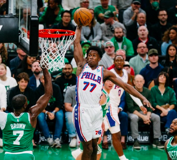 NBA 76人队117-116险胜凯尔特人，马克西40分火力全开