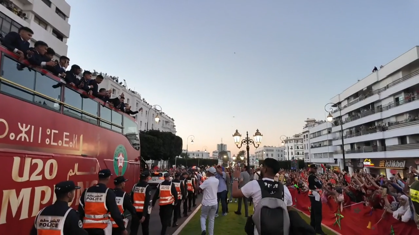 U20世界杯冠军摩洛哥载誉归来，街头狂欢点燃摩洛哥足球梦