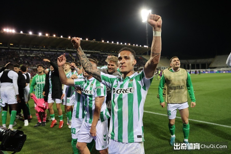 西甲：皇马1-0、巴萨2-1，联赛前两队差距2分