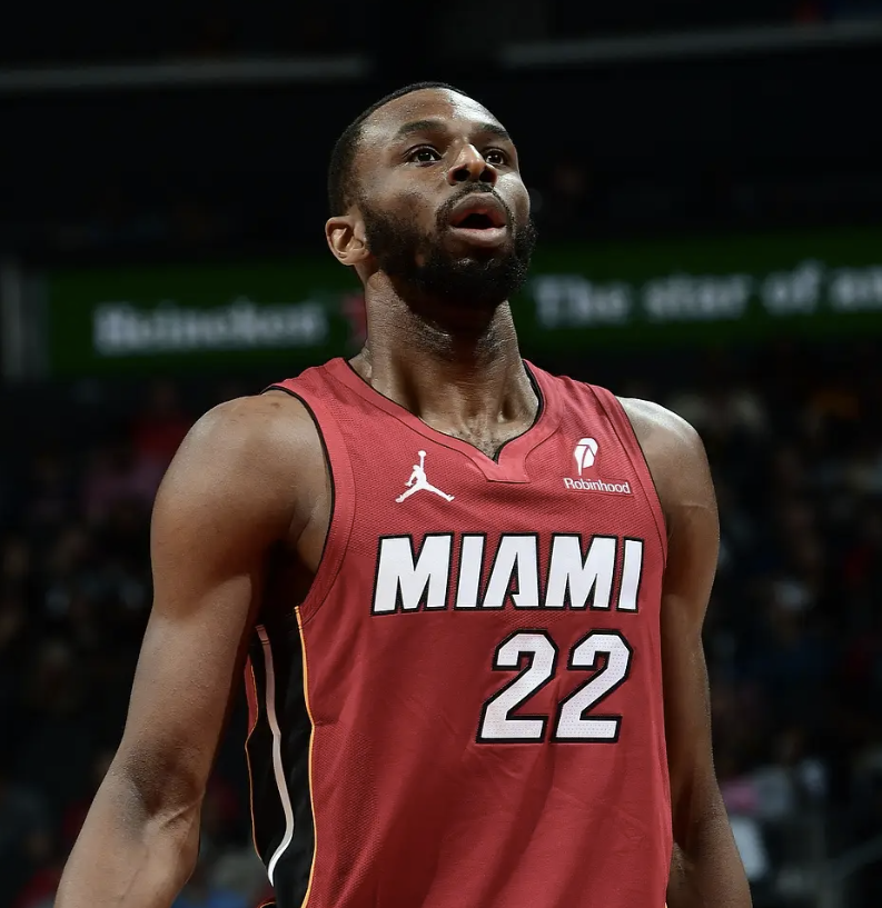 NBA新赛季维金斯18分首秀被打卡，热火险负4分引发争议