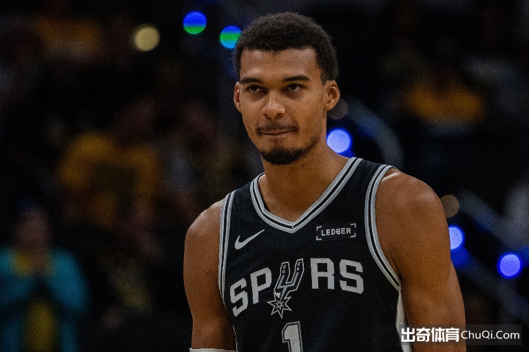 NBA：文班亚马29分40秒砍40分15篮板，马刺大胜独行侠震惊全场