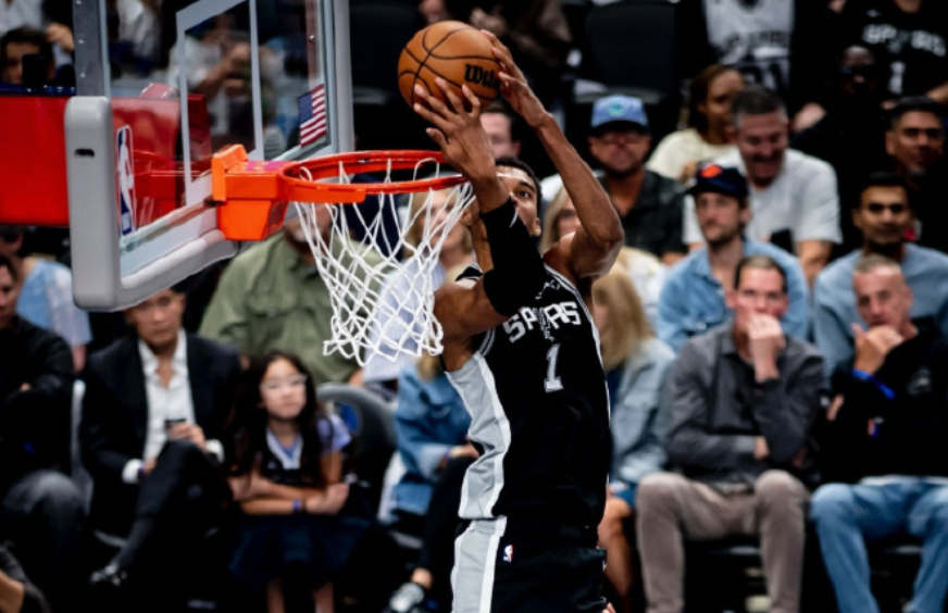 NBA：文班亚马40分15板，马刺队125比92血洗达拉斯小牛