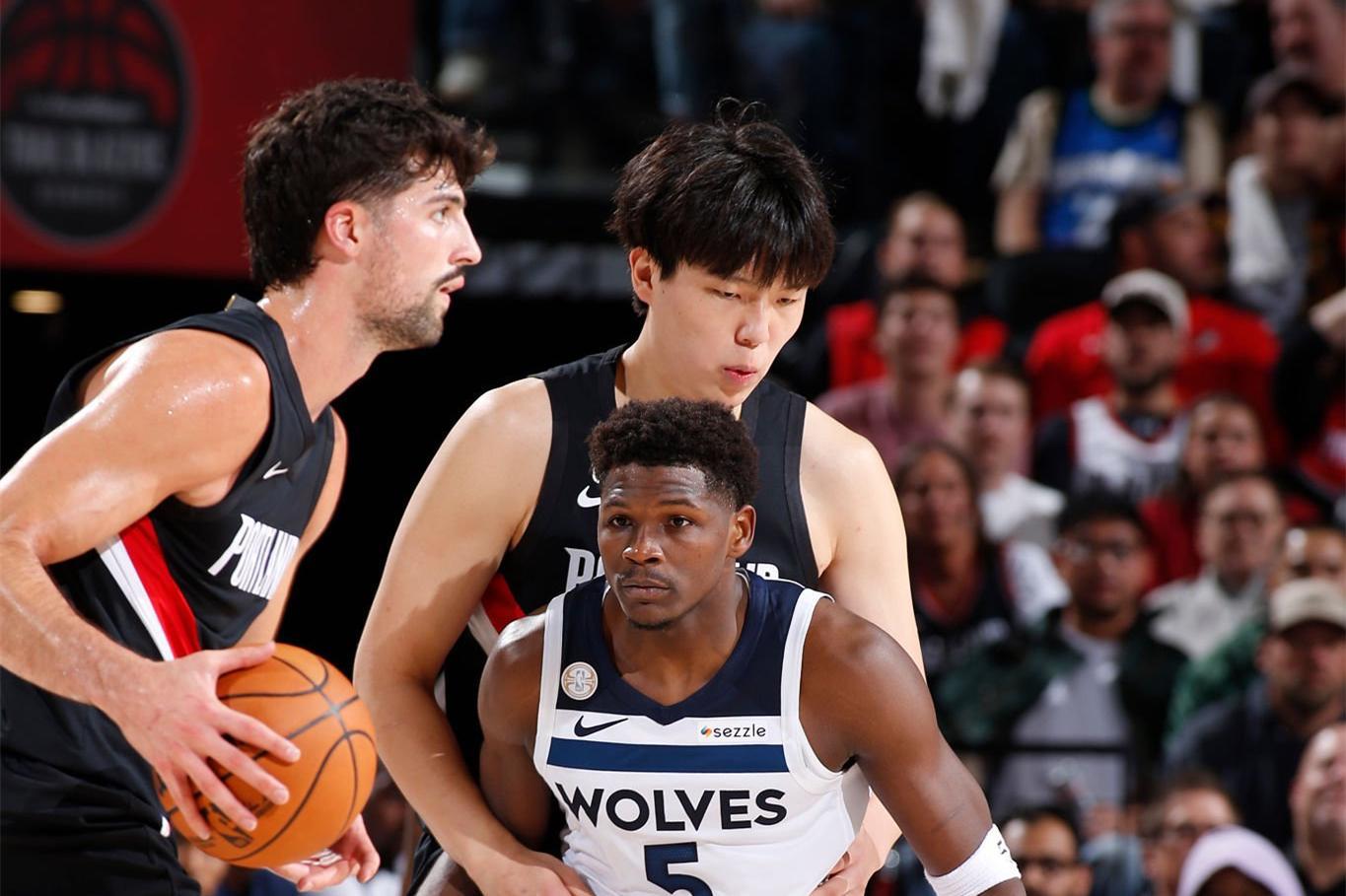 NBA：杨瀚森首秀5分16秒拿2分，波特兰开拓者队遭森林狼逆转