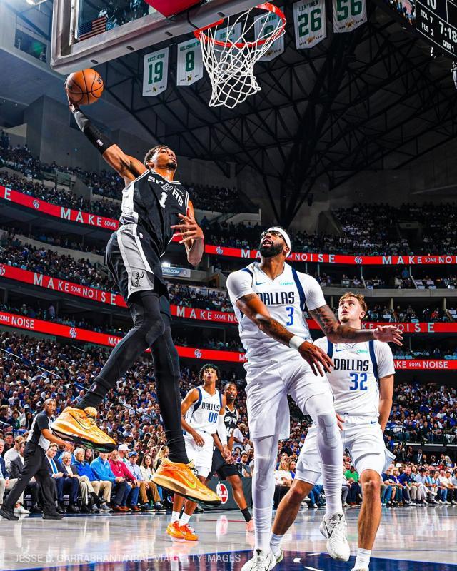 NBA揭幕战：文班40分15板，马刺队125比92碾压独行侠