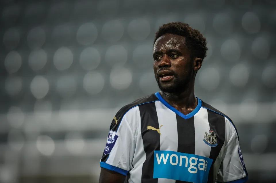 英格兰全国联赛球员比吉里马纳遭投资骗局损失惨重，北爱半职业赛场重建人生