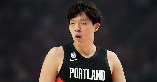 NBA常规赛118-114！杨瀚森首秀5分钟2分引热议