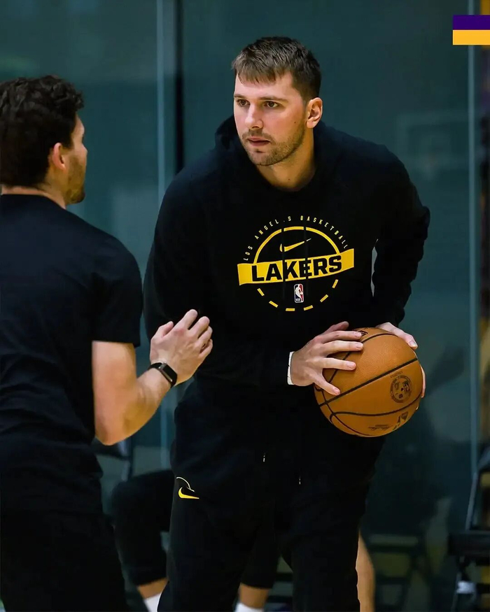 NBA湖人训练图曝光，锁定北京时间25日主场对森林狼的备战节奏