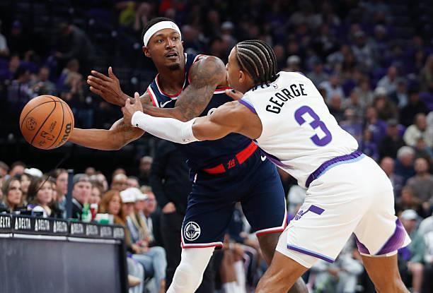 NBA常规赛129-108：快船队被爵士痛宰，布拉德利-比尔首秀仅5分