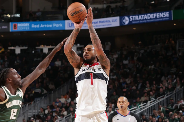 雄鹿133比120击溃奇才，惠特莫尔14分亮相NBA有戏