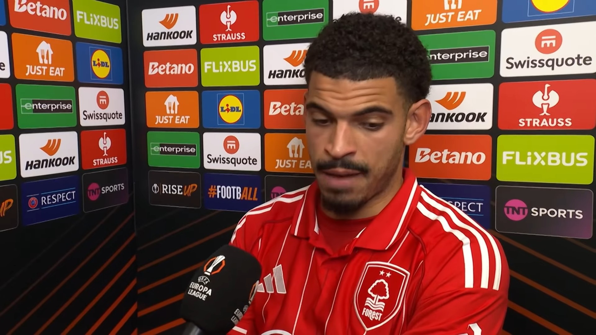 欧联杯｜诺丁汉森林2-0波尔图，终结10场不胜，这场胜利给英超球队注入强心剂