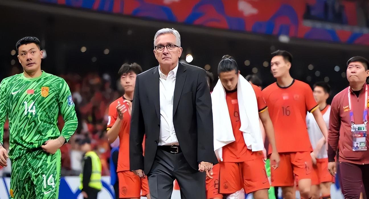 英超式选帅失误？44岁卡帕泽放弃国足，留在乌兹别克斯坦