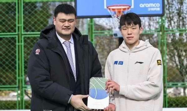 NBA首秀5分16秒！杨瀚森仅2分1板，姚明一句话把话丢回球员身上