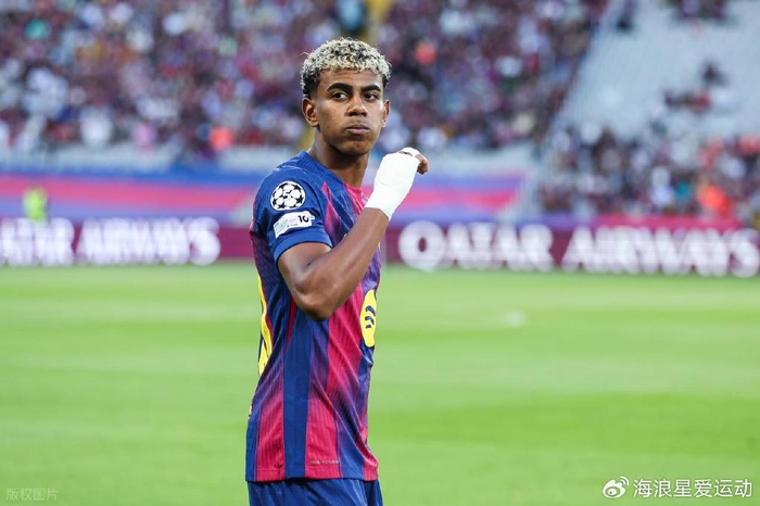 西甲国家德比4-0！巴塞罗那在伯纳乌给皇马上课，亚马尔少年封神