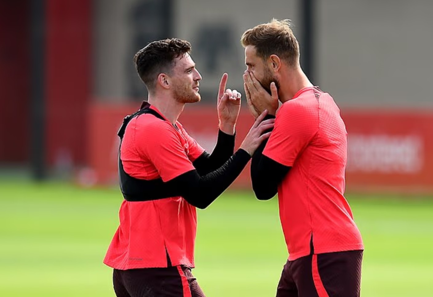 英超｜罗伯逊发话！利物浦中场大将亨德森赛前或被冷淡，布伦特福德硬刚成焦点