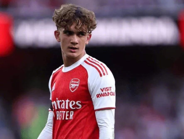 英超15岁零235天首秀！阿森纳敲定马克斯青训走向17岁职业化？