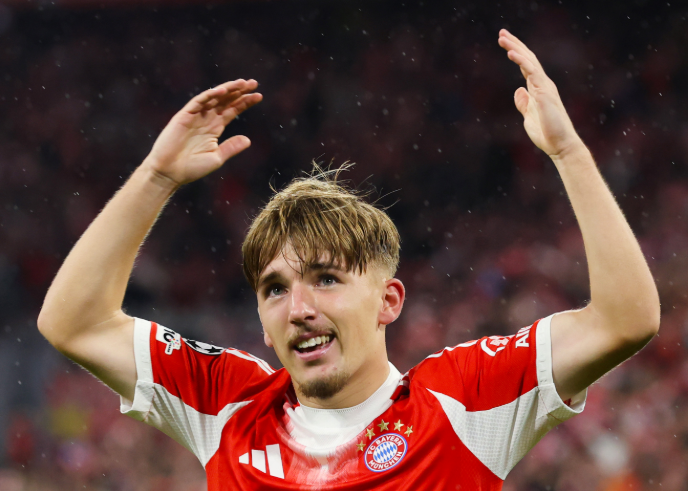 德甲拜仁18岁以下新星卡尔：欧冠首发1次就被捧上天？