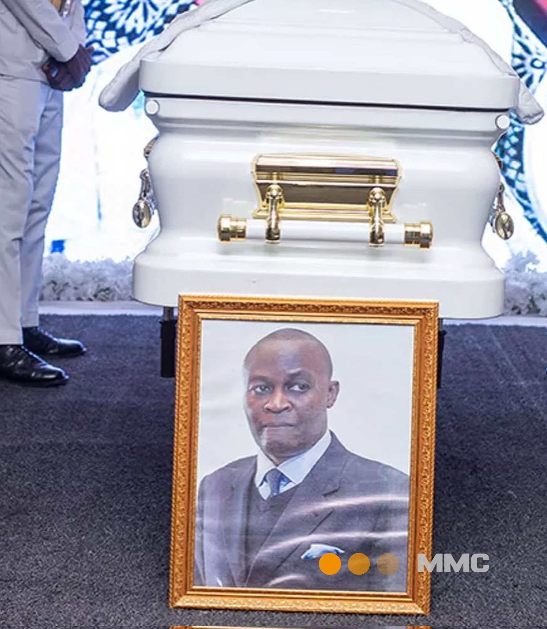 卢卡库父亲安葬，球星社交媒体情真意切惹人泪目