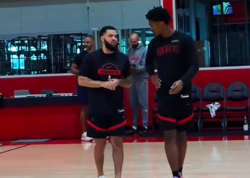 NBA范弗里特现身火箭训练场，揭幕战124-125双加时22次失误告急