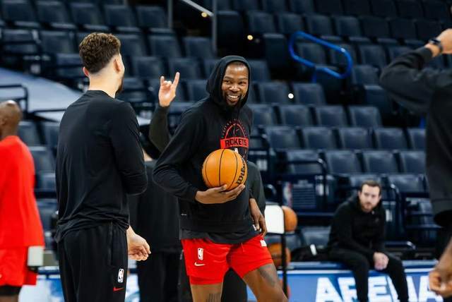 10月25日火箭队争首胜：双塔考验活塞，阿门7中0成警报