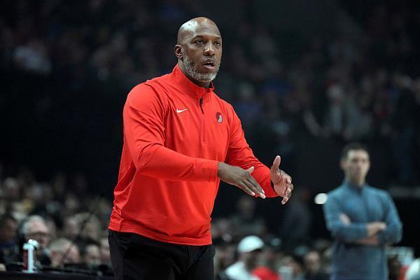 杨瀚森首秀5分16秒得2分！NBA开拓者遭30多人非法赌博案冲击