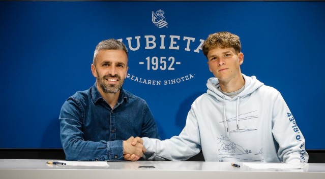 2005年小将续约到2028，西甲皇家社会押宝托米-卡沃内利