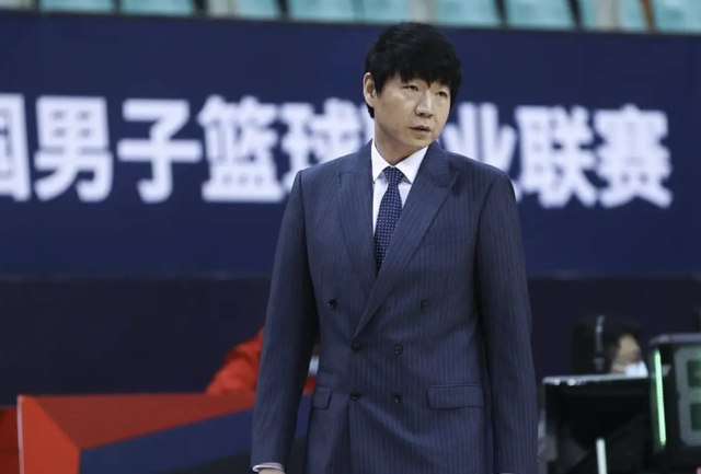 cba：山东男篮锁定2名外援，鲍威尔加盟克里斯续约引发争议